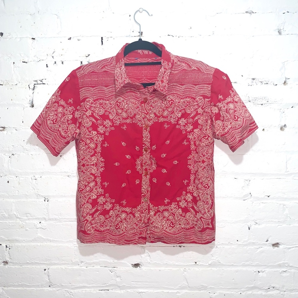 💮 Red cropped vintage shirt